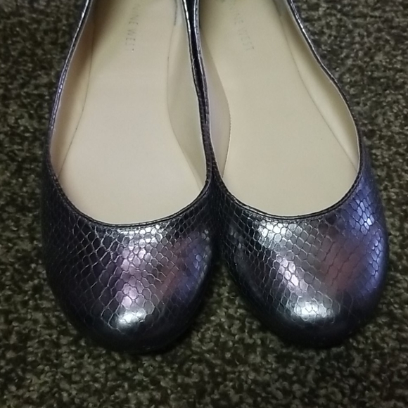 nine west silver flats